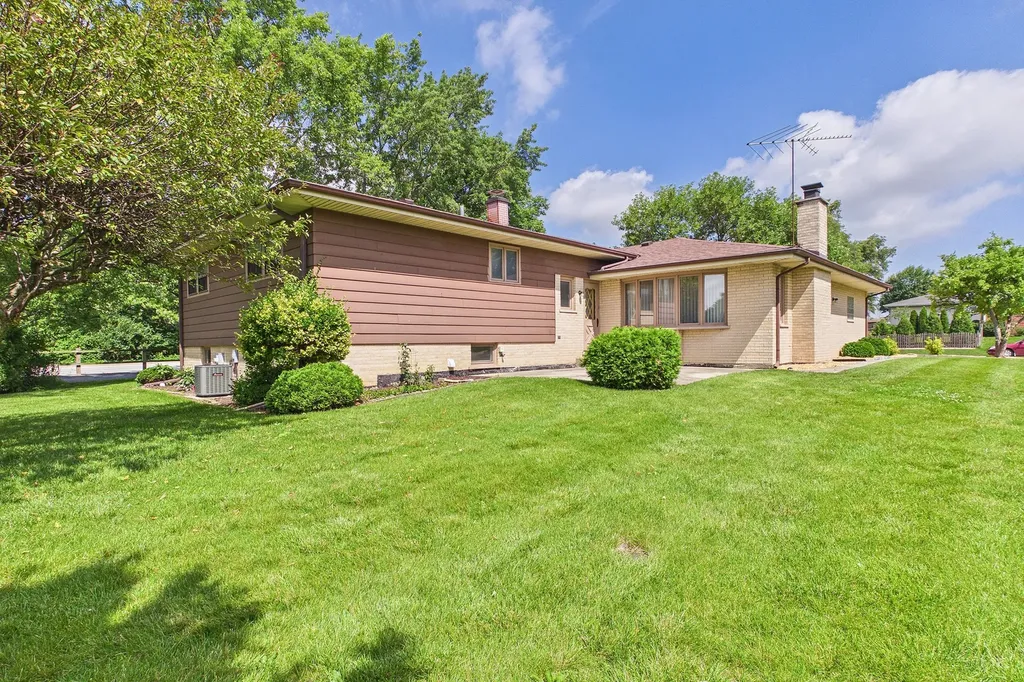 3529 Burgess Place Darien IL 60561