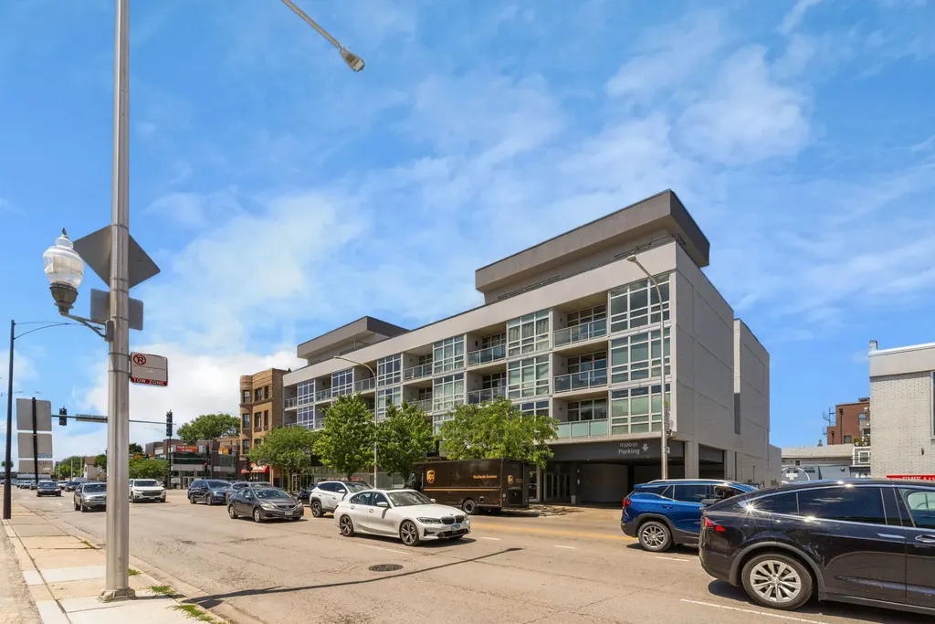 1610 West Fullerton Avenue Chicago IL 60614