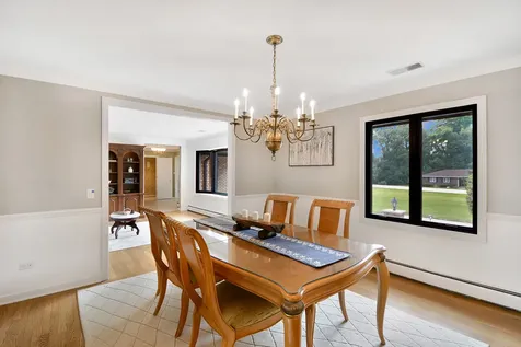 5 Bruce Circle N Hawthorn Woods IL 60047