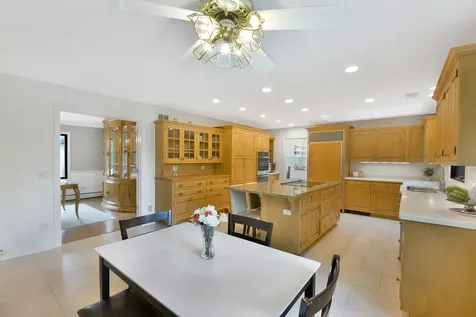 5 Bruce Circle N Hawthorn Woods IL 60047