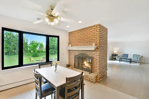 5 Bruce Circle N Hawthorn Woods IL 60047