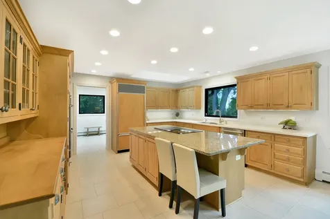 5 Bruce Circle N Hawthorn Woods IL 60047