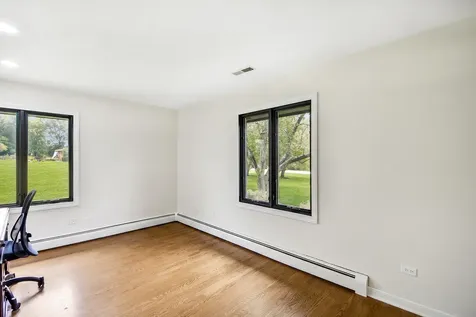 5 Bruce Circle N Hawthorn Woods IL 60047