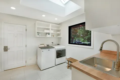 5 Bruce Circle N Hawthorn Woods IL 60047