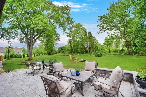 5 Bruce Circle N Hawthorn Woods IL 60047