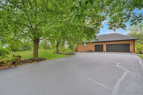 5 Bruce Circle N Hawthorn Woods IL 60047