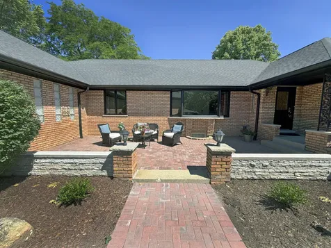 5 Bruce Circle N Hawthorn Woods IL 60047