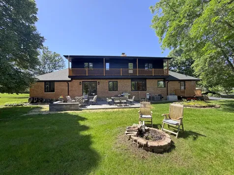 5 Bruce Circle N Hawthorn Woods IL 60047