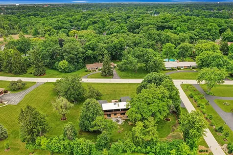 5 Bruce Circle N Hawthorn Woods IL 60047