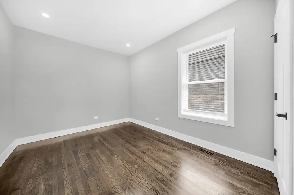 4830 West Crystal Street Chicago IL 60651