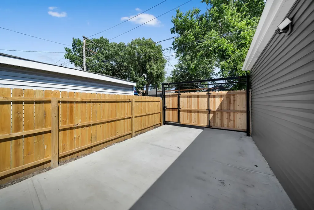 4830 West Crystal Street Chicago IL 60651