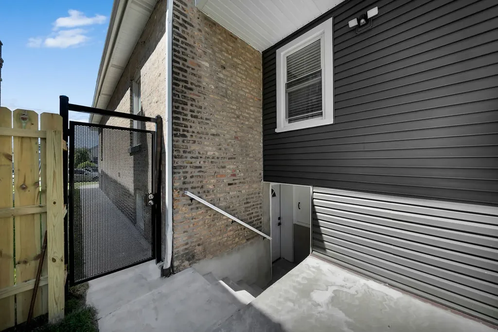 4830 West Crystal Street Chicago IL 60651