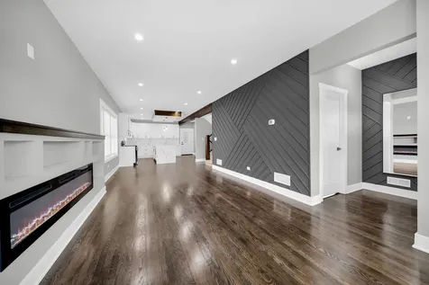 4830 West Crystal Street Chicago IL 60651