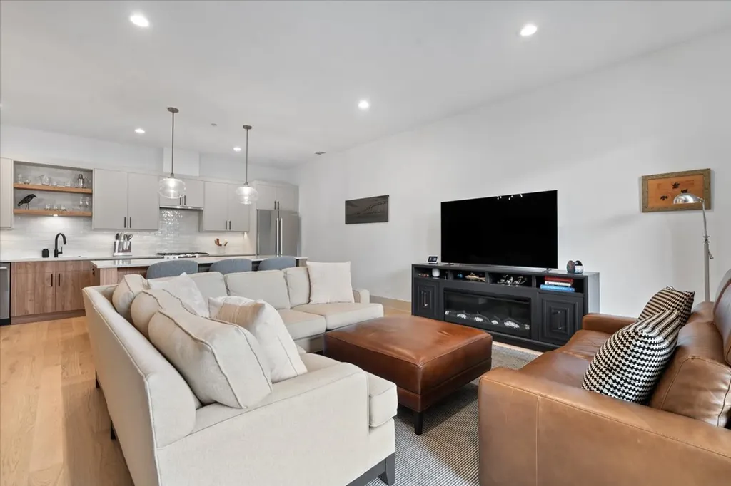 1548 West Ardmore Avenue Chicago IL 60660