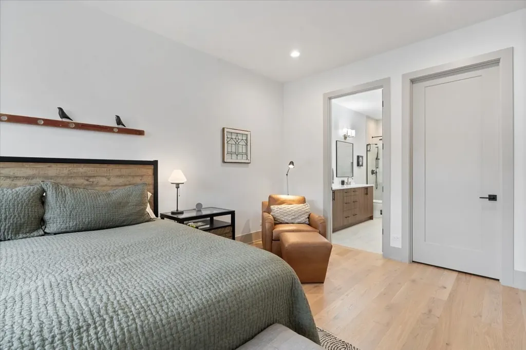 1548 West Ardmore Avenue Chicago IL 60660