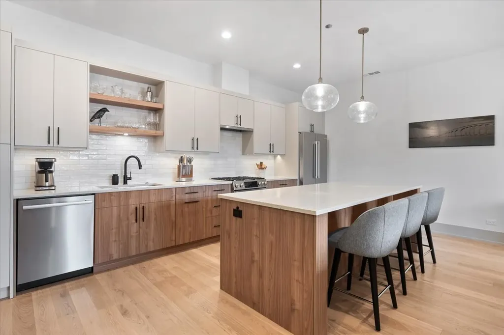 1548 West Ardmore Avenue Chicago IL 60660