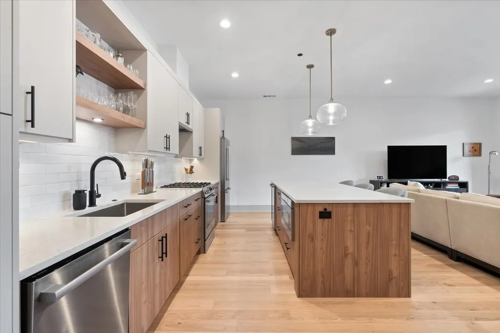 1548 West Ardmore Avenue Chicago IL 60660