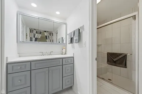 275 Essex Court Aurora IL 60504