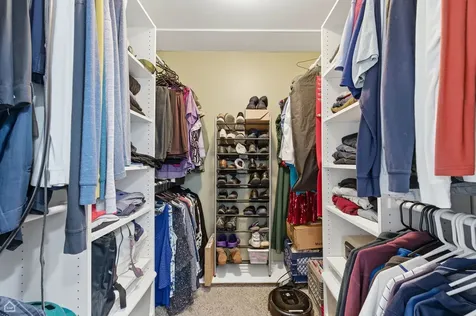 275 Essex Court Aurora IL 60504