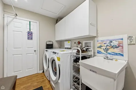 275 Essex Court Aurora IL 60504