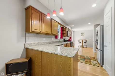 275 Essex Court Aurora IL 60504