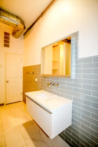 4809 North Ravenswood Avenue Chicago IL 60640