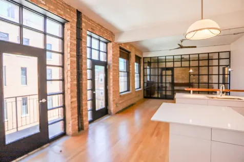 4809 North Ravenswood Avenue Chicago IL 60640