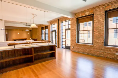 4809 North Ravenswood Avenue Chicago IL 60640