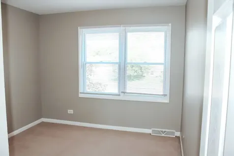 1491 Kathleen Way Elk Grove Village IL 60007