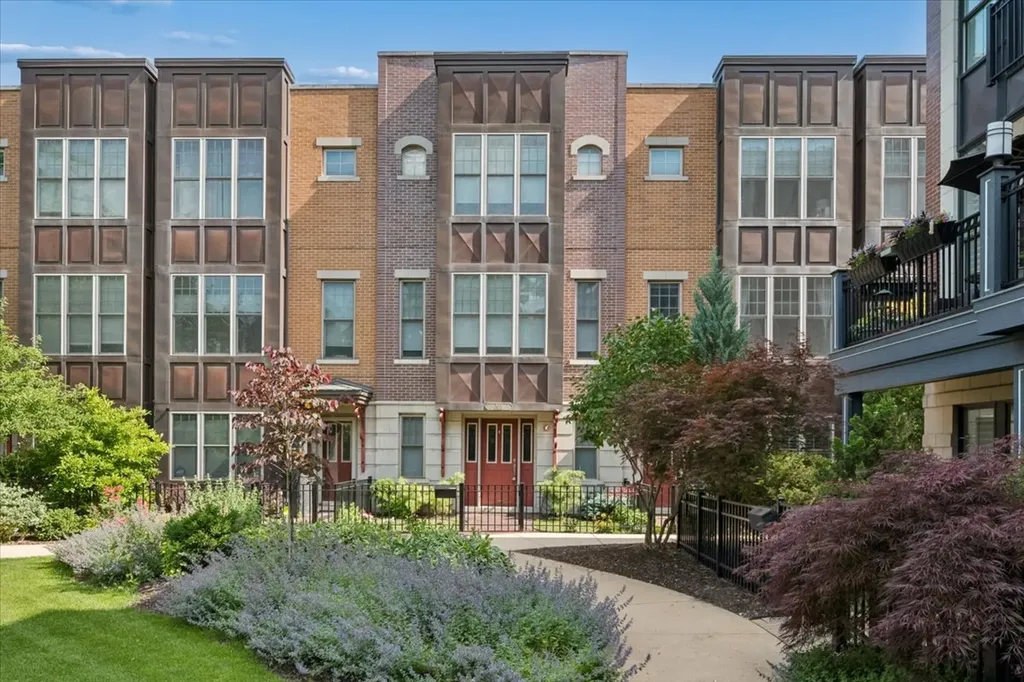 3006 West Newport Avenue Chicago IL 60618
