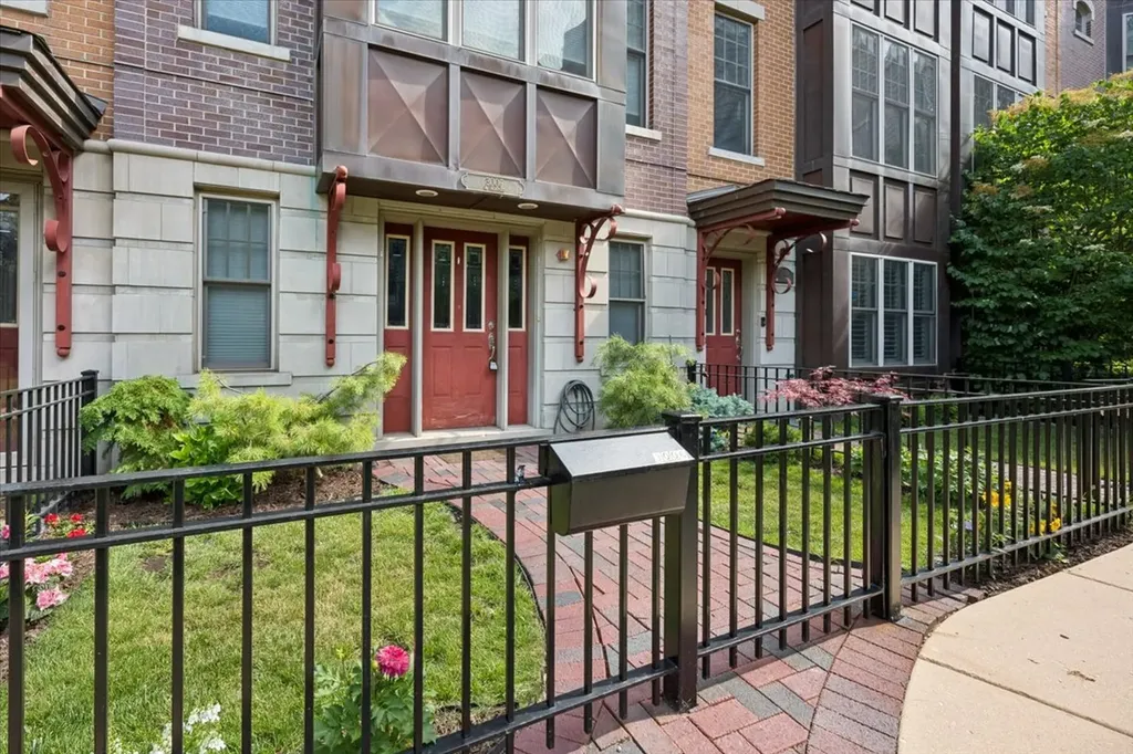 3006 West Newport Avenue Chicago IL 60618