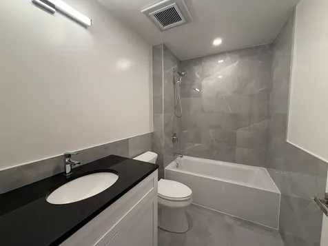 952 West Carmen Avenue Chicago IL 60640