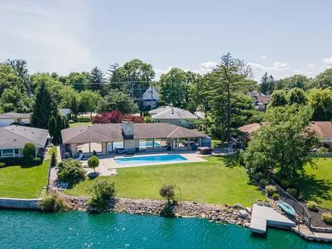 1866 Berry Lane Des Plaines IL 60018