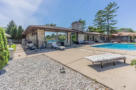 1866 Berry Lane Des Plaines IL 60018