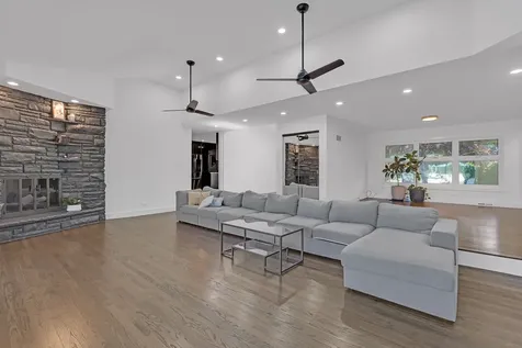 1866 Berry Lane Des Plaines IL 60018
