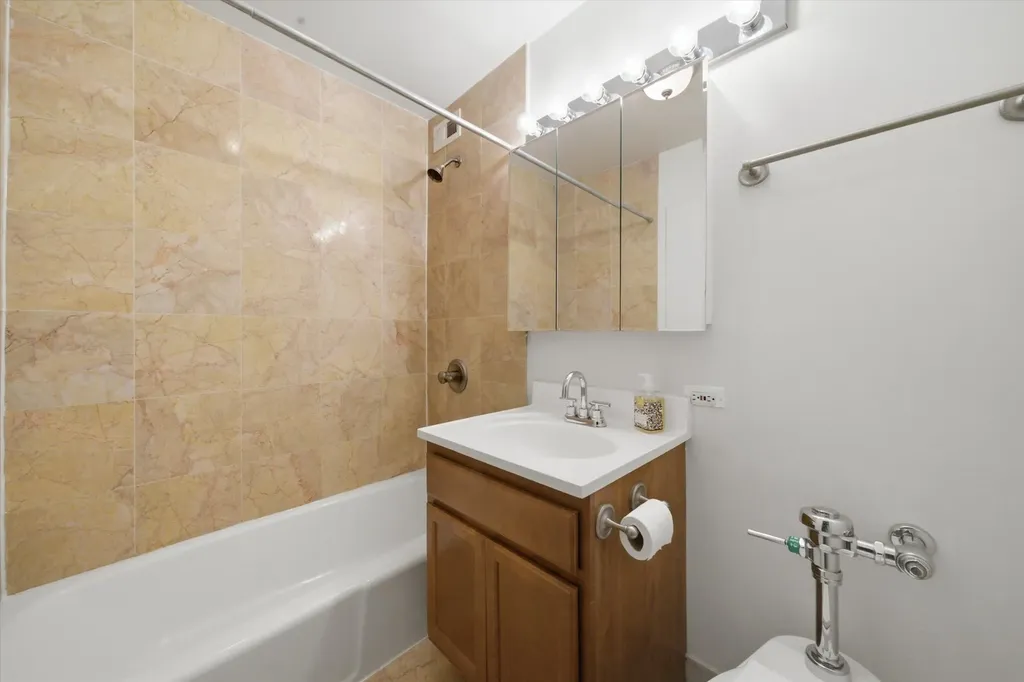 222 East Pearson Street Chicago IL 60611