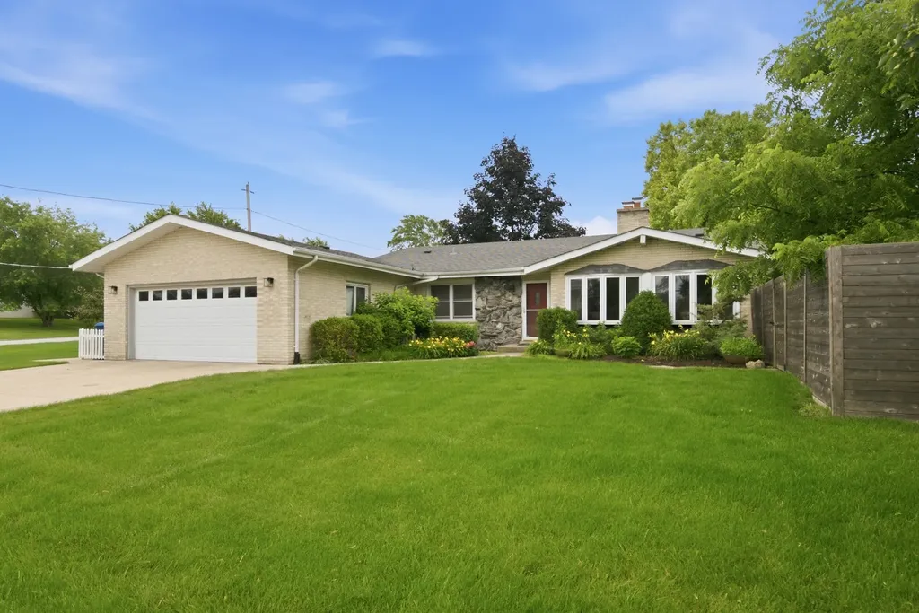 8401 West 85th Street Hickory Hills IL 60457
