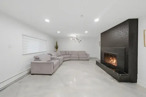 8401 West 85th Street Hickory Hills IL 60457