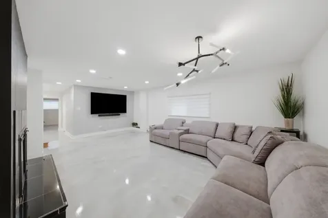 8401 West 85th Street Hickory Hills IL 60457