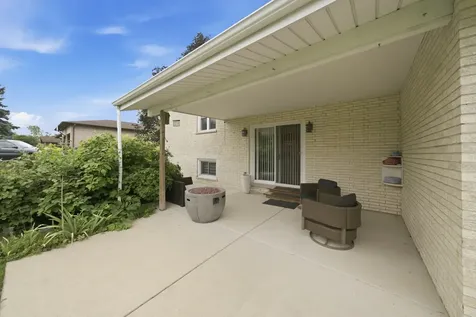 8401 West 85th Street Hickory Hills IL 60457