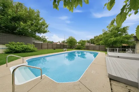 8401 West 85th Street Hickory Hills IL 60457