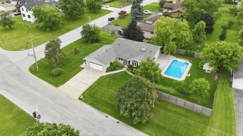 8401 West 85th Street Hickory Hills IL 60457