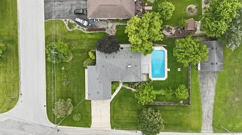 8401 West 85th Street Hickory Hills IL 60457