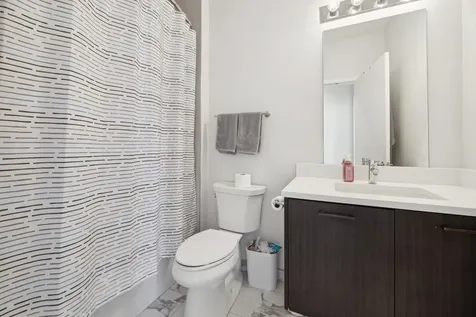 1045 West Cornelia Avenue Chicago IL 60657