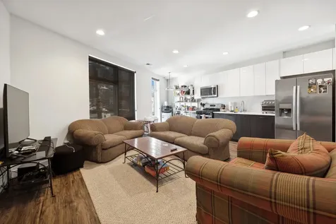 1045 West Cornelia Avenue Chicago IL 60657