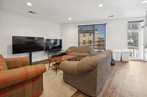1045 West Cornelia Avenue Chicago IL 60657