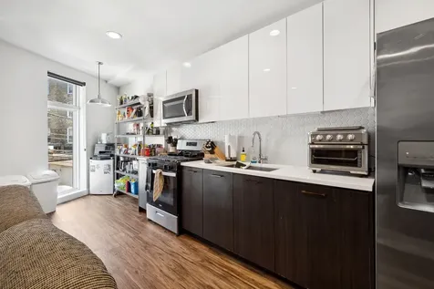 1045 West Cornelia Avenue Chicago IL 60657