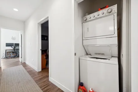 1045 West Cornelia Avenue Chicago IL 60657