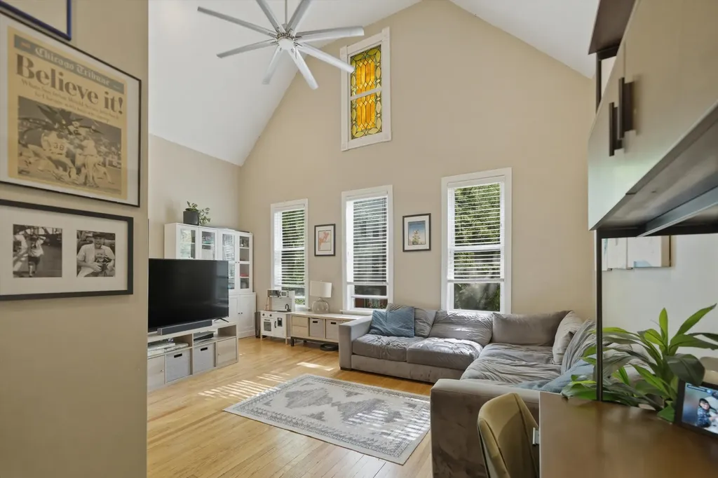 706 South Ada Street Chicago IL 60607