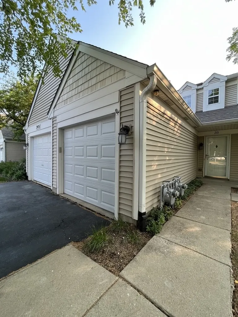2451 Sheehan Drive Naperville IL 60564